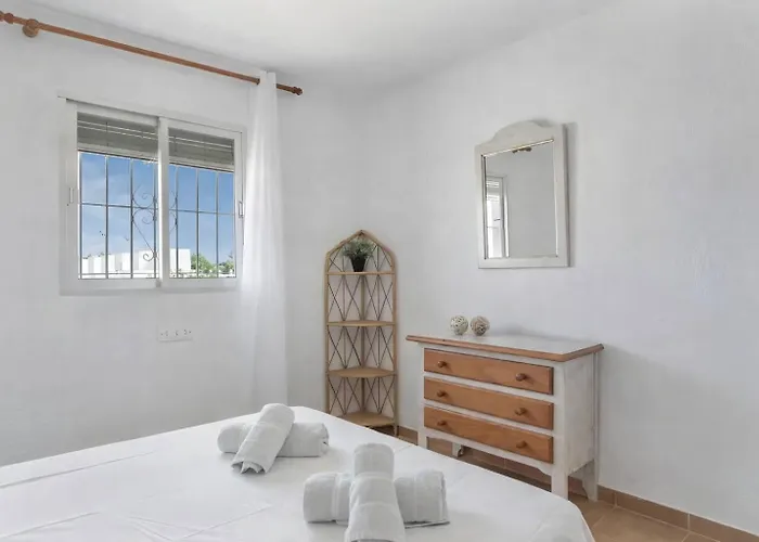 Con Piscina Compartida A 2 Km De Playa *