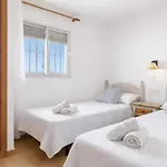 Con Piscina Compartida A 2 Km De Playa *