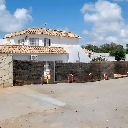 Con Piscina Compartida A 2 Km De Playa *
