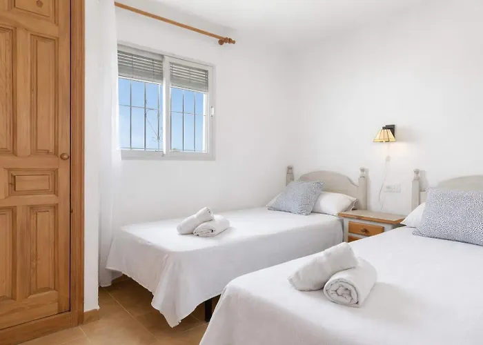 Con Piscina Compartida A 2 Km De Playa *